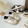 Tênis de Plataforma Feminino com Estrela Solado Grosso Sapatos Brancos Novo Outono 2024 Tênis de Estudante Leve Versátil Casual 6595