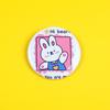 Insignia de Flor de Margarita Japonesa y Coreana de Moda Estudiante Quan Zhilong Dibujo Animado Medalla Insignia Fresca de Tendencia Tarjeta Colgante Decorativo para Mochila Escolar