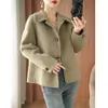 Abrigo de lana de doble cara para mujer, estilo corto para figuras petite, nuevo modelo otoño e invierno 2026, versátil top de color liso, elegante abrigo de lana
