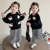 Conjunto de Dos Piezas para Niñas de Primavera y Otoño Bebé Elegante Personalidad Infantil Moderno Lindo Sudadera con Capucha de Dibujos Animados 3D Pantalones Deportivos Rayados