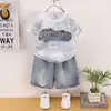 Conjunto de Verano para Niños 2026 Nuevo Elegante Estampado de Letras de Verano Manga Corta Dos Piezas para Bebés y Niños, Ropa Ligera al por Mayor