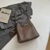 Bolsa Saco de Cor Sólida com Padrão Simples Trançado de Alto Valor Estético, Bolsa Tote de Grande Capacidade, Bolsa de Ombro para o Dia a Dia Casual e Despojada
