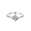 Anillo de cubo de azúcar de piedra de alto carbono con gema de color de moda en TikTok, incrustado con moissanita brillante y padparadscha, disponible para transmisión en vivo y dropshipping