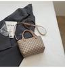 Bolsa de Mão de Nicho Texturizada Vintage Primavera 2026 Tendência de Moda Fresca Bolsa de Ombro Cruzada Estilo Balde