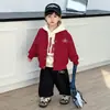 Conjunto de Três Peças de Uniforme de Beisebol para Meninos Primavera e Outono 2026 Novo Estilo de Primavera Jaqueta para Bebê Conjunto de Moletom Moderno e Estiloso para Crianças