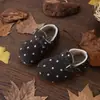 Sapatos Infantis Birkenstock 2026 Outono/Inverno Novos Bolinhas Estilosos Meninas Retrô Duas Camadas Algodão Mais Lã Bebê Solado Macio Mocassins