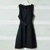 Vestido colete estilo Hepburn feminino outono e inverno saia suspensório de veludo cotelê 2024 Novo saia colete de veludo cotelê com cadarço