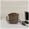Bolso Cubo de Color Block de Moda con Personalidad Retro para Mujer 2026 Otoño Nuevo Elegante de Nicho con Parches Bolso de Hombro Único Cruzado