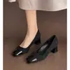 Zapatos de tacón alto de punta cuadrada estilo Chanel para mujer, nuevo modelo 2026, marrones, elegantes, de corte bajo, con bloques de color, versátiles para el trabajo, zapatos de tacón grueso