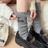 Calcetines de lana de camello holgados estilo coreano con etiqueta de tela de letra, calcetines casuales modernos holgados, calcetines gruesos hasta la rodilla para otoño e invierno