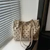 Bolso de mano tipo tote de lunares simple y casual para mujer, nuevo bolso versátil de alta gama para llevar bajo el brazo, bolso de mano de pana, bolso de hombro para ir al trabajo