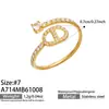 Anillo de Nariz Tipo Nariz de Cerdo de Cuatro Hojas con Circonita Cúbica Engastada en Bisel Cuadrado Acero Inoxidable Chapado en Oro de 18 Quilates Joyería de Lujo Ligero Europea y Americana de Alta Gama para Mujeres
