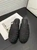 Sandálias Slip-On Fechadas Estilo Retrô 2026 Verão Novas com Malha Vazada Respirável Solado Grosso Versátil Trançadas para Uso Externo