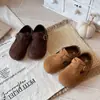 Novos Calçados Birkenstock Infantis Primavera/Outono 2026 Unissex Retro Solado Macio Sapatos Individuais Bebê Couro Fosco Sapatos Slip-on de Couro