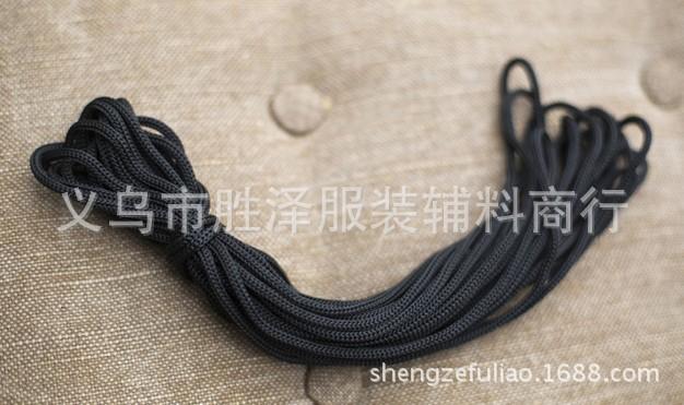 黑色