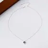 Collar con Colgante Inteligente de Trébol de Cuatro Hojas de Lujo Ligero con Circonita de Colores Cadena para Clavícula de Trébol de Moda Simple con Sentido de Alta Gama