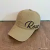 Boné de Baseball Bordado Lateral com Rosa, Versátil para Primavera e Verão, Estilo Coreano, Boné de Topo Macio de Alta Qualidade, Moderno e Versátil