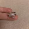 Anillo de diamantes rotos Xinghe con diseño irregular y apertura ajustable para mujer, ligero, de lujo, para celebridades de la alta sociedad.