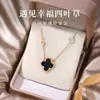 Collar de Trébol de Cuatro Hojas para Mujer, Diseño de Nicho Ins, Nuevo Modelo 2025, Colgante de Lujo Ligero, Cadena para Clavícula, Regalo para el Cumpleaños de la Novia