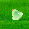 Adornos de paisaje en miniatura, pollitos amarillos pequeños que brillan en la oscuridad, decoraciones fluorescentes, manualidades creativas de resina con temática de suculentas y musgo, pequeños adornos de escritorio