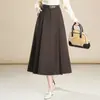 Nuevo falda midi casual línea A de otoño 2026 para mujer, moderna y elegante, falda plisada de color liso