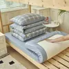 Nuevo modelo de verano para estudiantes: Algodón lavado de tacto fresco, estampado fresco, adecuado para aire acondicionado de dormitorio, transpirable y ligero, juego de tres piezas