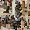 Botas de cavaleiro femininas com aumento de 6 cm, mesmo estilo da Uva da Mamãe, botas Martin de salto grosso e sola grossa Maillard com tiras de fivela de couro, botas curtas