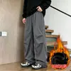 Calças masculinas com forro de fleece, calças compridas retas de corte solto na moda para primavera, outono e inverno, calças de moletom casuais, material semelhante ao algodão, tamanhos grandes disponíveis