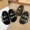 Zapatos Birkenstock de suela gruesa 2026 otoño e invierno nuevos pantuflas peludas estilo coreano para mujer, pantuflas de felpa Birkenstock de suela plana para uso en exteriores