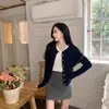 Jaqueta Cardigan Suéter Tricotado Estilo College para Mulheres, Primavera e Outono 2026 Novo Estilo Americano Padrão Torcido Estilo Coreano Top Curto de Manga Longa