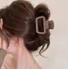 Pinza de Garra Mate Color Café para Mujer, Nuevo Modelo 2026, Pinza Grande para el Cabello Grueso, Accesorio para el Cabello Tipo Pinza de Tiburón