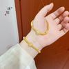 Loja de ouro Mesmo estilo Areia Ouro Sihe Ruyi Gelo Azul Esmalte com Pérola Pulseira Feminina Design de Nicho Leve Joias de Luxo