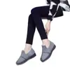 Sapatos de algodão novos estilo Pequim antigo de inverno 2019 sapatos femininos de flanela de inverno um pedal sapatos quentes para mãe para idosos