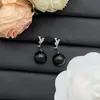 Pendientes de Marca de Lujo Europea y Americana Transfronterizos Nueva Versión de Gama Alta con Letras del Logo, Pendientes de Rombo con Forma de Trébol de Cuatro Hojas para Mujer Venta al por Mayor