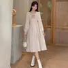 Novo Vestido Color Block com Laço Feminino Plus Size para Meninas Cheinhas, Estilo Francês com Ajuste na Cintura, Comprimento Médio para Outono e Inverno