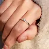Anillo de Cola Japonés y Coreano Simple Bicolor Nicho Círculo Delgado Anillo Geométrico Microincrustado Diseño de Brazo Oscilante Moda Anillo Estilo Coreano