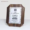 Placa de Honor de Madera de Nogal Placa de Premio Base de Madera Creativa Hecha a Medida Proveedor de Placas de Honor Producción de Certificados Corporativos