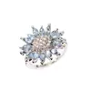 Item Popular Transfronteiriço: Anel de Girassol com Zircônia Azul Clara Incrustada, Anel Feminino Tendência Estilo Europeu e Americano, Atacado do Fabricante Wish