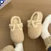 Chinelos de algodão casuais estilo coreano com sola grossa para mulheres, adequados para uso externo, novidade outono e inverno 2026, sapatos peludos quentes para casa e ambientes internos de nicho