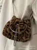 Bolso de Felpa Portátil con Estampado de Leopardo para Mujer 2025 Nuevo Bolso Cubo de Moda Versátil Bolso Bandolera Bolso Cruzado