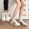 Zapatillas de entrenamiento alemanas estilo retro para niñas, nueva colección primavera/verano 2026, zapatos infantiles de suela blanda estilo Forrest Gump, zapatillas blancas casuales para niños mayores, de moda
