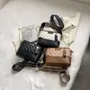 Bolsa Hobo Acolchoada de Nicho 2025 Nova Cor Color Block Tendência Pequena Estilo Chanel Bolsa Transversal Elegante Simples Bolsa de Ombro Color Block