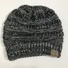2017 Más vendido Otoño e Invierno Europeo y Americano ebay Amazon Etiquetado CC Gorro de punto de lana liso para la cabeza Gorro para la cabeza con cola de caballo para exteriores