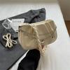 Bolso pequeño popular de primavera y verano para mujer 2025 Nueva moda Bolso cruzado versátil Bolso de hombro super trendy Bolso de axila