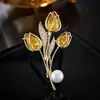 Novo Acessório Exquisito Fivela Anti-Exposição Broche Alto Padrão Luxo Leve Flor Temperamento Cristal Rosa Tulipa Broche