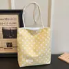 Bolsa de Ombro Dupla Face com Bolinhas Estilo Verão Novo Transfronteiriça Bolsa de Tecido para Mulheres, Estilo Preguiçoso Versátil de Nicho Bolsa Tote de Grande Capacidade