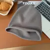 Gorro estilo Yu Shuxin para mujer, Versátil para otoño e invierno, Circunferencia de cabeza grande, Gorro holgado negro con borde enrollado, Turbante adelgazante para la cara, Gorro para el frío