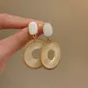 Pendientes Redondos de Malla de Aguja Plateada, Estilo Vintage Sencillo, Lujo Ligero de Nicho, Sensación de Alta Gama, Pendientes Versátiles para Mujer