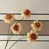 Flores de rosa artificiales de nuevo estilo, tipo flip-flap con borde rizado, para decoración de habitaciones de boda, arreglos de lugares de boda, paisajismo de centros comerciales y decoraciones de escaparates