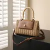 Bolso de paja estilo nuevo 2026, moderno y a la moda, bolso cuadrado pequeño con diseño de empalme, bolso de playa estilo vacación en la playa, bolso para teléfono